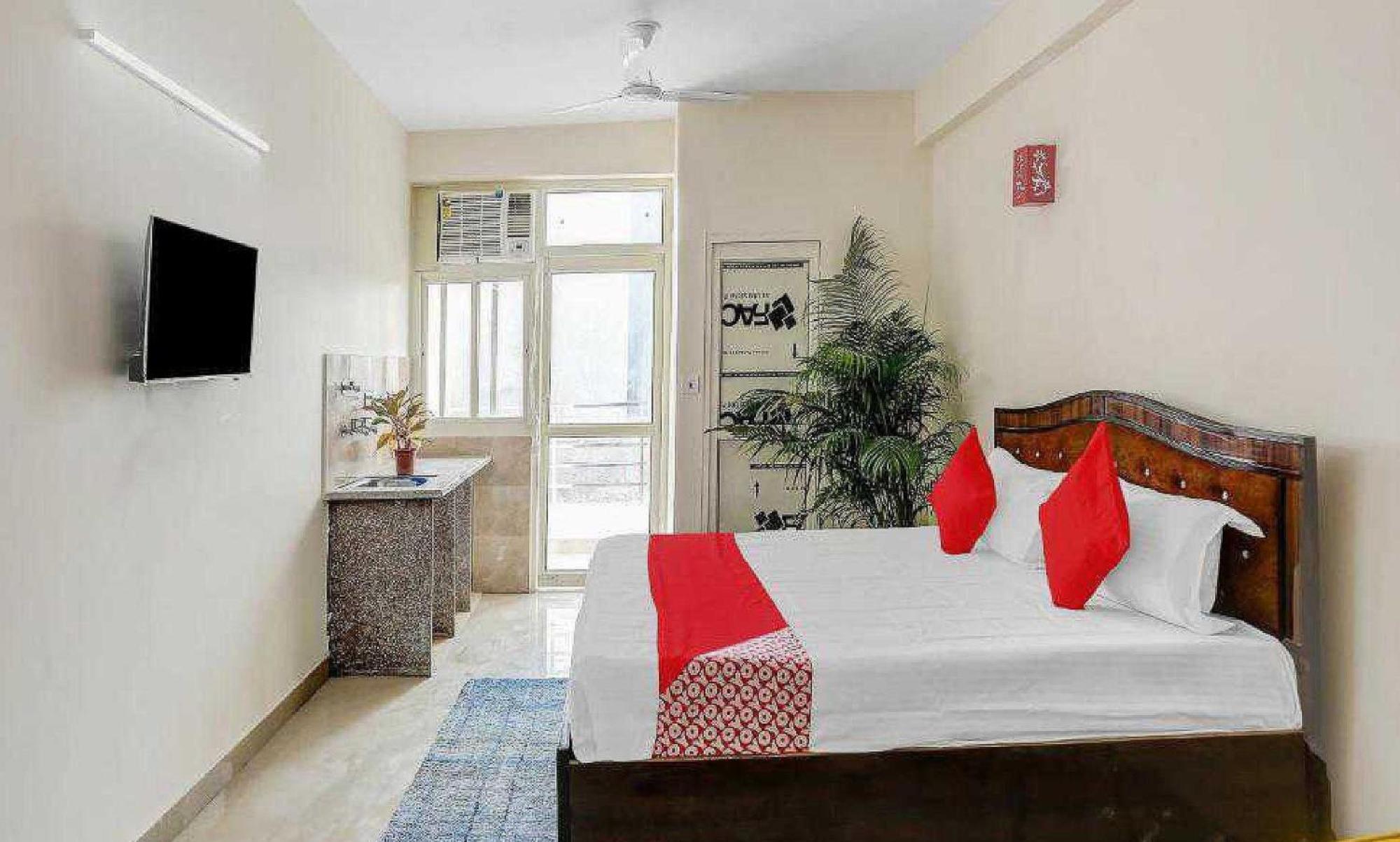 Hotel O Krishna Orchid Near Noida Sector 81 Metro Station Kültér fotó