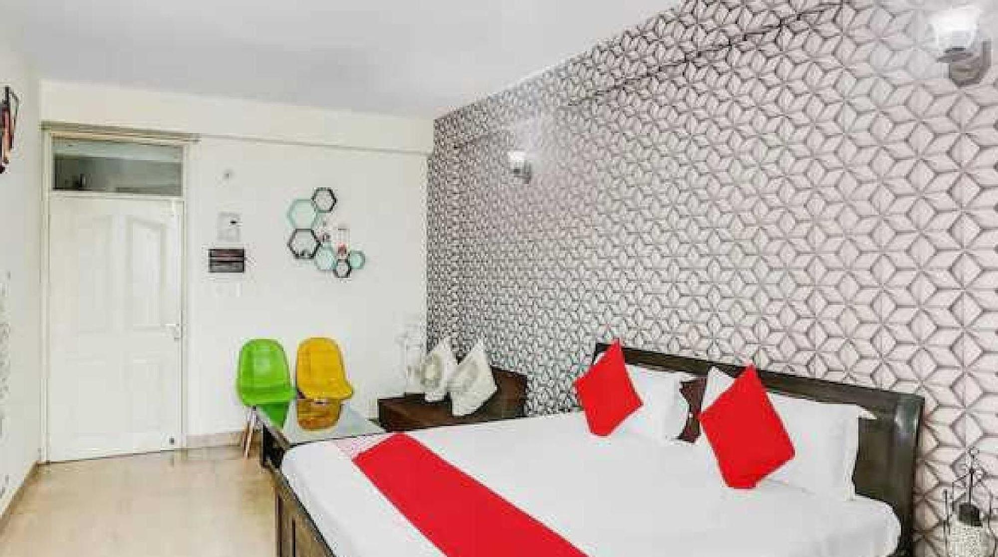 Hotel O Krishna Orchid Near Noida Sector 81 Metro Station Kültér fotó