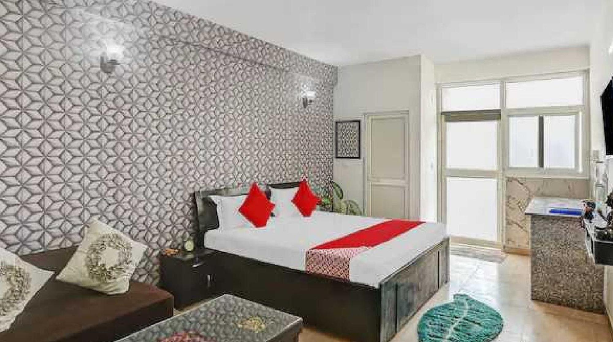 Hotel O Krishna Orchid Near Noida Sector 81 Metro Station Kültér fotó