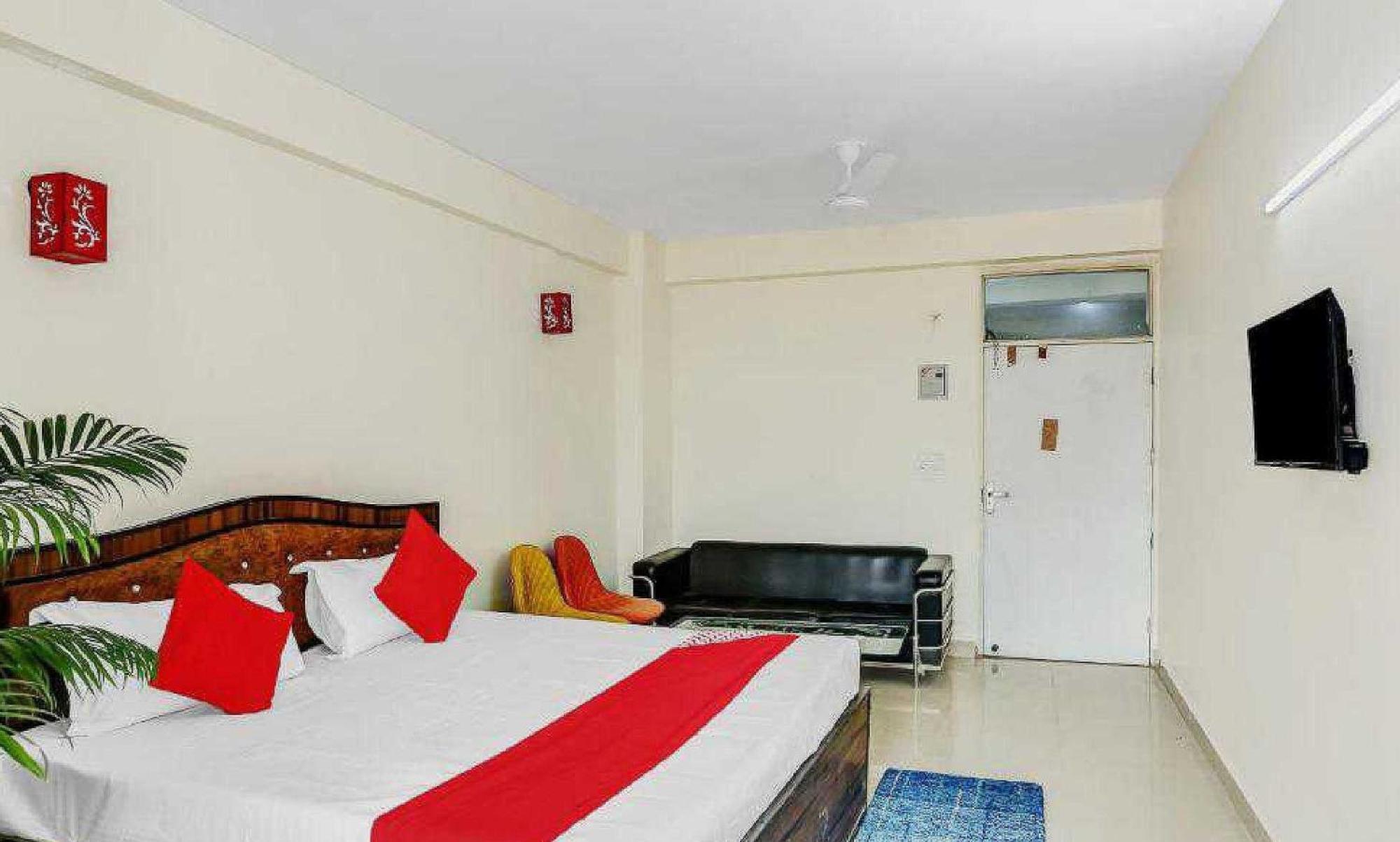 Hotel O Krishna Orchid Near Noida Sector 81 Metro Station Kültér fotó