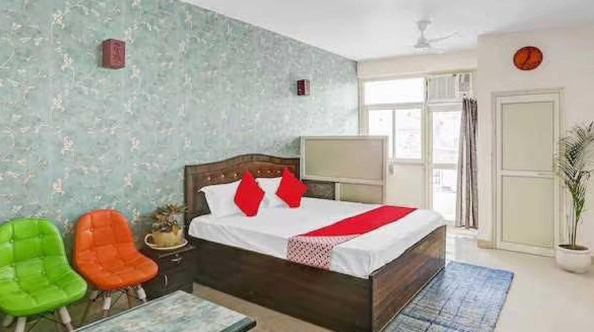 Hotel O Krishna Orchid Near Noida Sector 81 Metro Station Kültér fotó