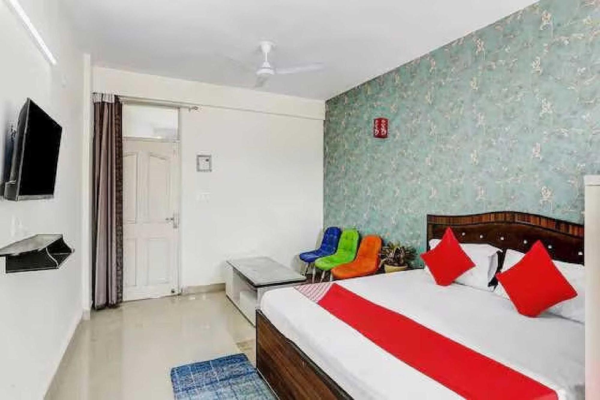 Hotel O Krishna Orchid Near Noida Sector 81 Metro Station Kültér fotó