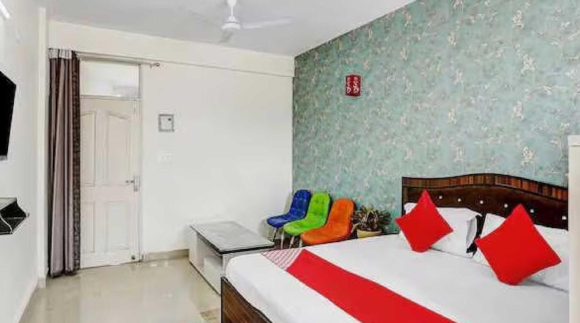 Hotel O Krishna Orchid Near Noida Sector 81 Metro Station Kültér fotó