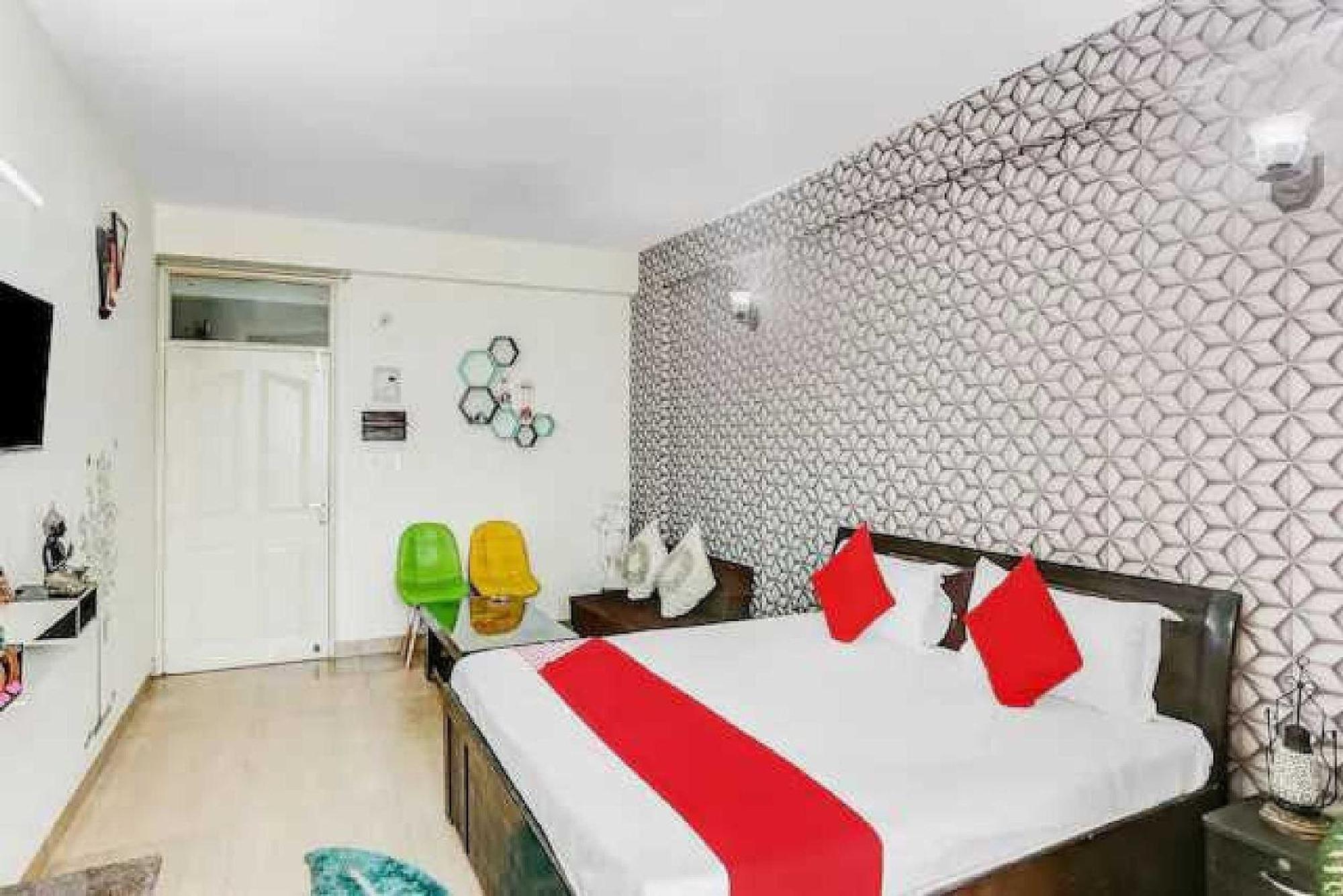 Hotel O Krishna Orchid Near Noida Sector 81 Metro Station Kültér fotó