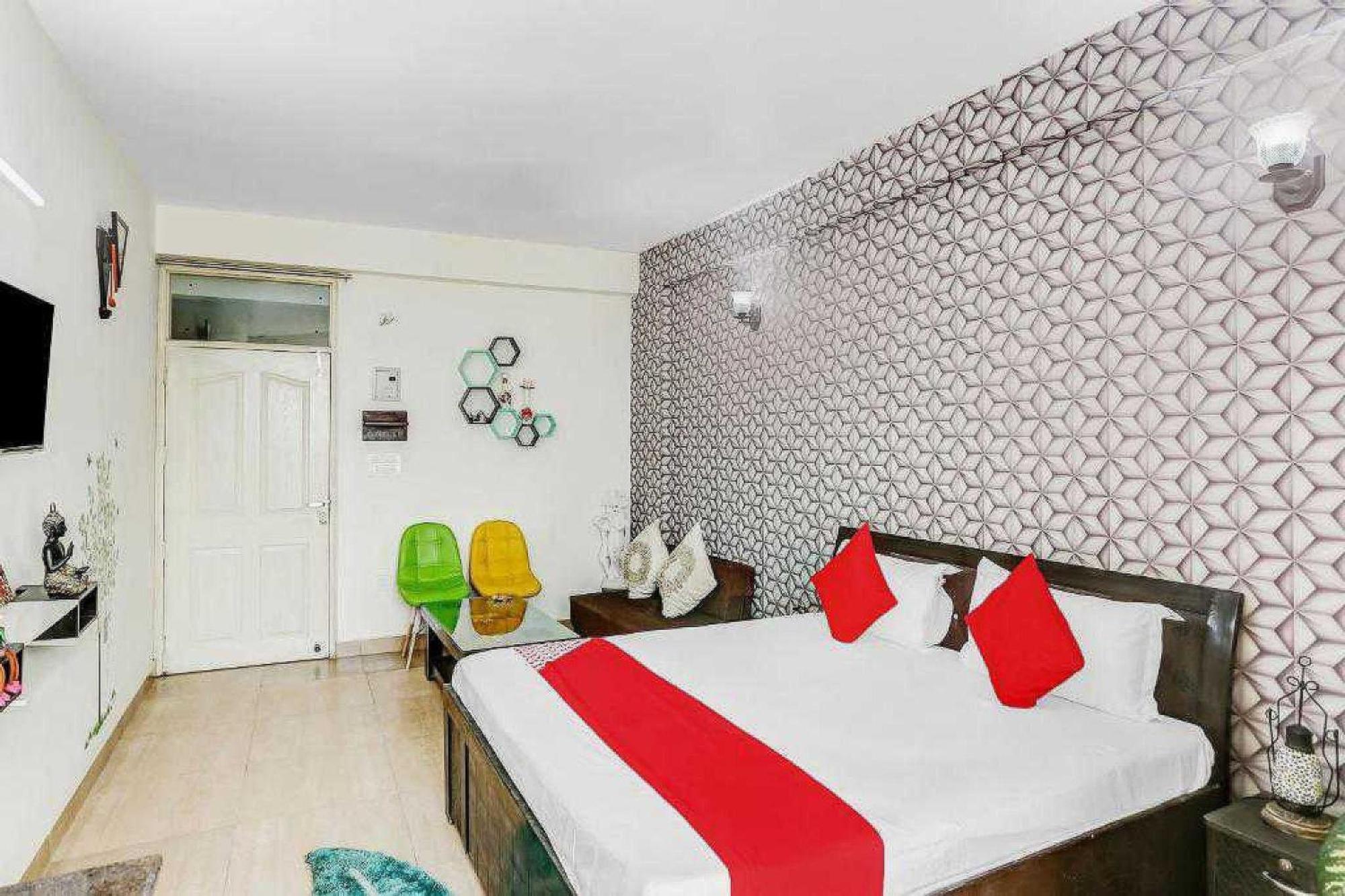 Hotel O Krishna Orchid Near Noida Sector 81 Metro Station Kültér fotó