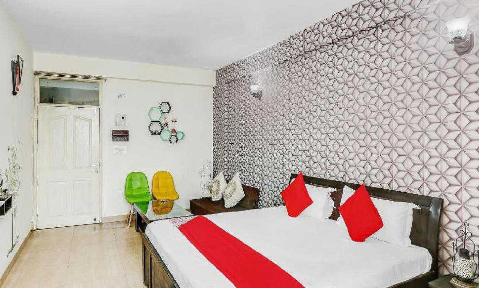 Hotel O Krishna Orchid Near Noida Sector 81 Metro Station Kültér fotó
